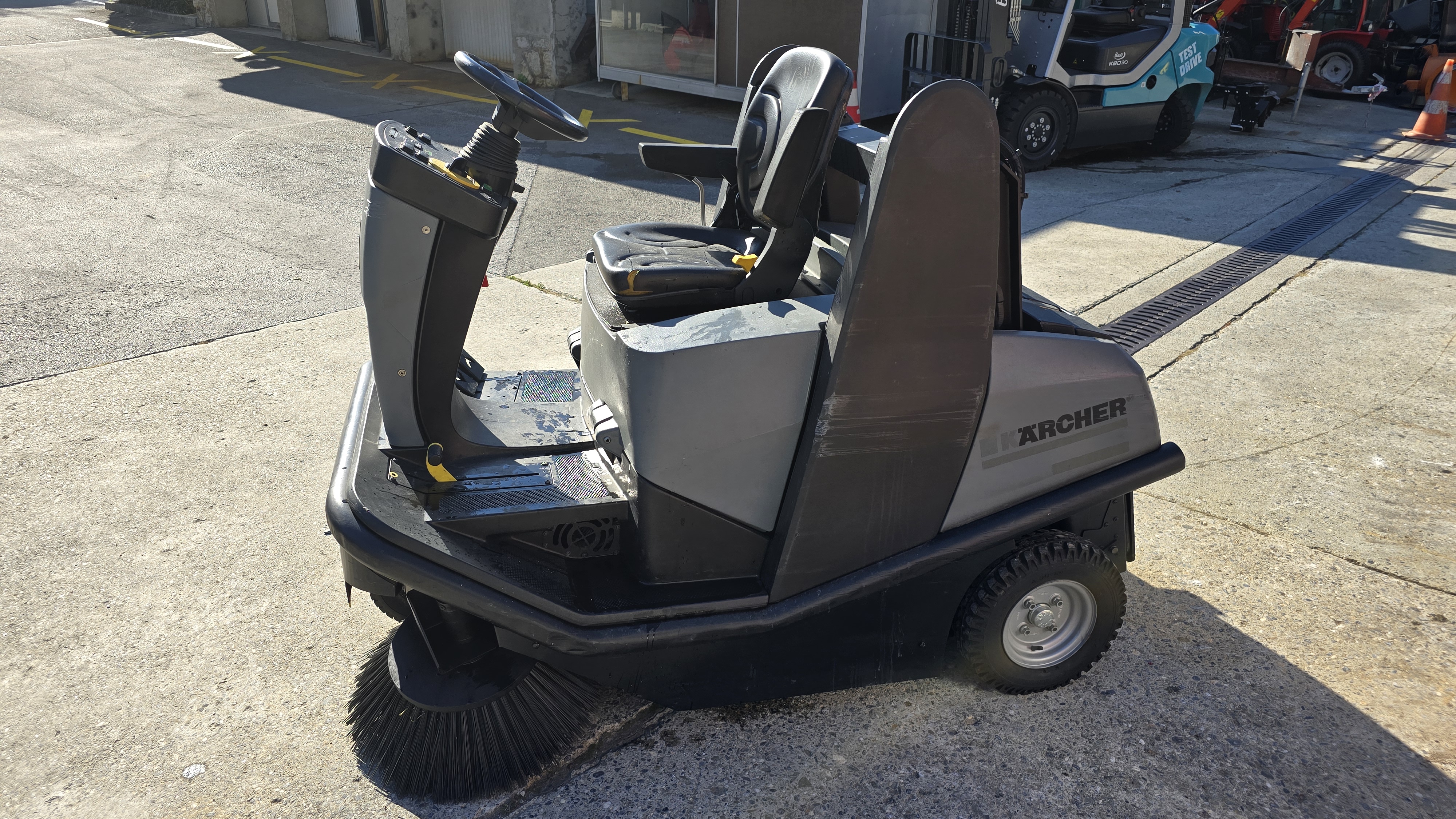 Balayeuse Kärcher KM 120/150 R